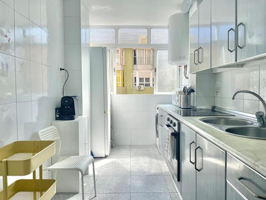 3 Habitaciones, Terraza Y A 200 Metros De La Playa Apartament Màlaga