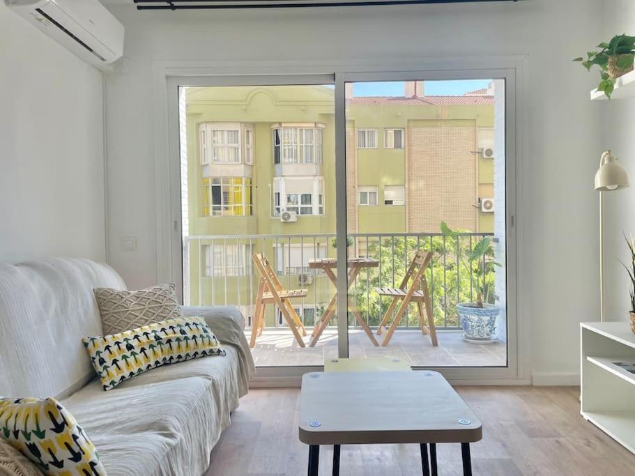 3 Habitaciones, Terraza Y A 200 Metros De La Playa Màlaga