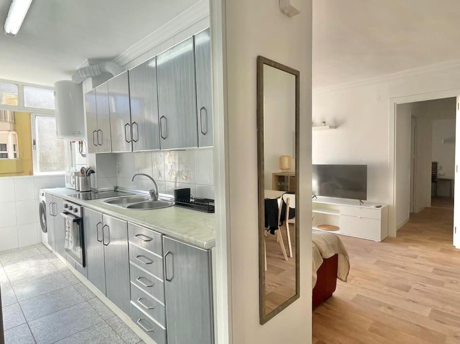 3 Habitaciones, Terraza Y A 200 Metros De La Playa Apartament Màlaga