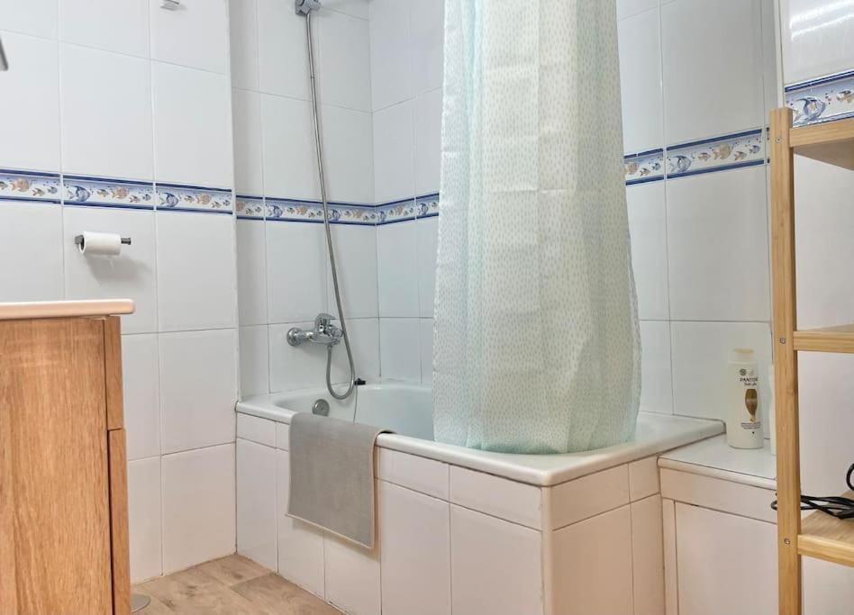 3 Habitaciones, Terraza Y A 200 Metros De La Playa Màlaga